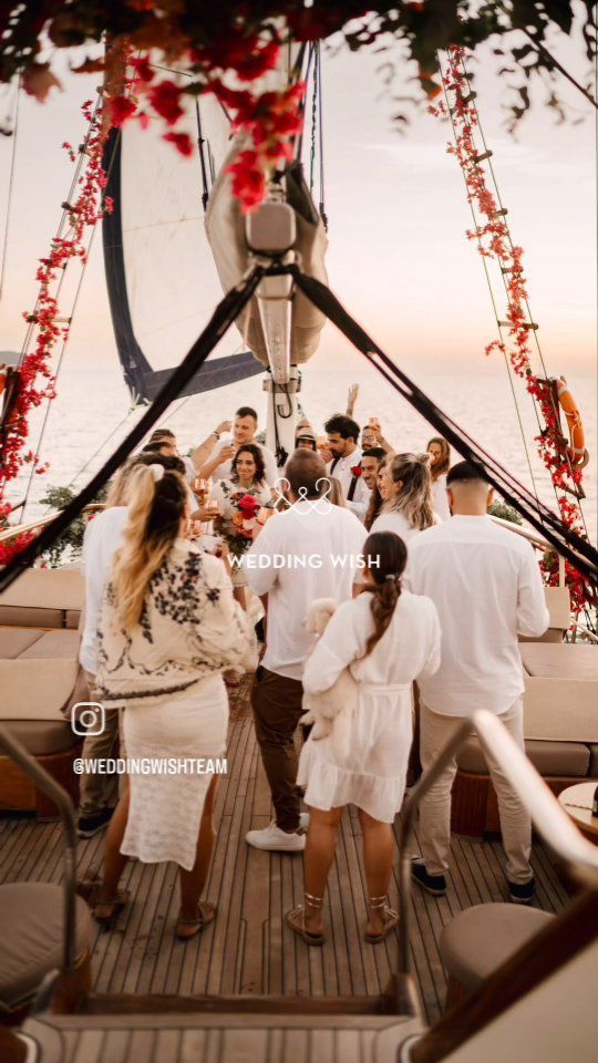 🌸Just a perfect day🌸
.
Art ¦ Flowers ¦ Styling @weddingwishsantorini
Photography @phosart.photography
Boat venue @waterblueyachting
.
#weddinginsantorini #destinationwedding #weddingphotography #wedding #santoriniwedding #santoriniflowers #santorini #weddingplanner #weddingday #weddingdecor #santorinibride #weddingaisle #weddingarch #weddingflowers #weddingmoments #boatwedding #boatparty #yachtwedding