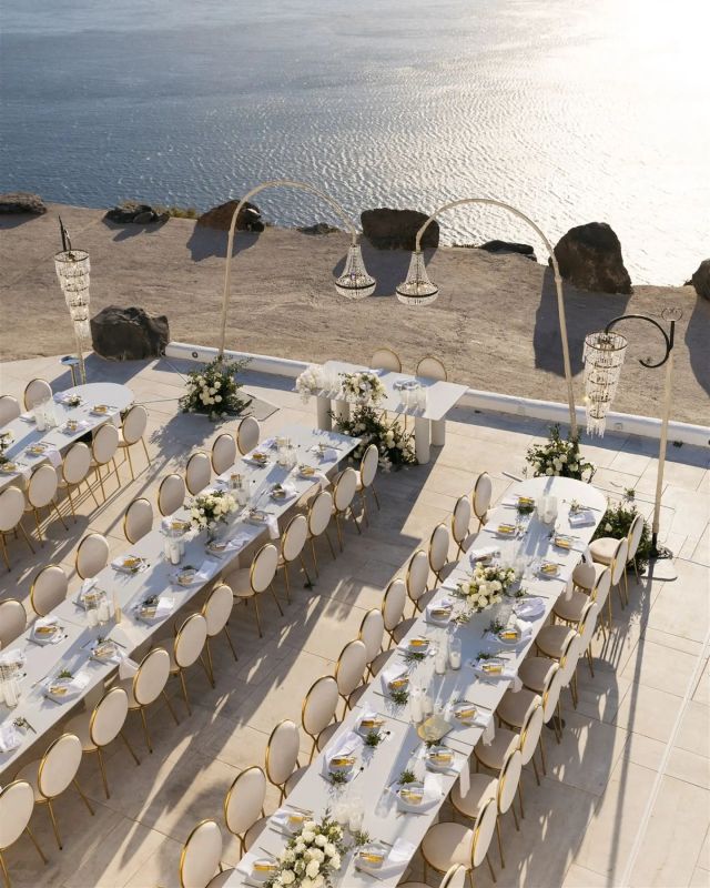 Sunset 🌟DINNER🌟 perfection! Well, nothing beats Santorini views! ❤️
. 
Styling ¦ Art ¦ Flowers @weddingwishsantorini
Photography @wedvisionsstudio
Venue @rocabellaweddings
Rentals, tables, chairs @maisontrilogie
.
#weddinginsantorini #destinationwedding #weddingphotography #weddingphotographer #wedding #styling #santoriniwedding #mykonoswedding #greekwedding #santoriniflowers #weddingstylist #weddingflorist #santorini #tablescape #artdelatable #weddingreception #receptiondecor #weddingflowers #eventdesign #toptable #weddingtable