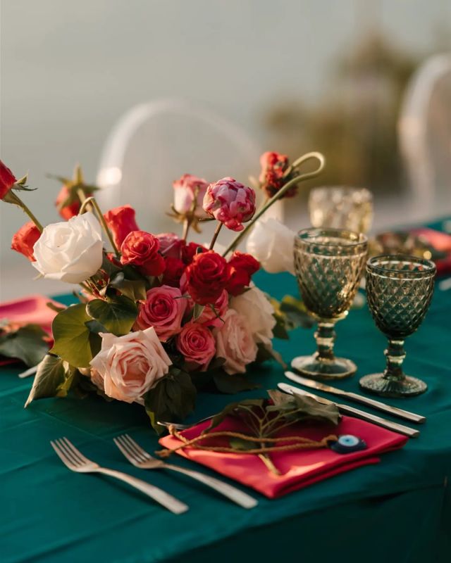 💜 Not just a color 💜
It's a🌟FEELING 🌟!
. 
Styling ¦ Art ¦ Flowers @weddingwishsantorini
Photography @phosart.photography
Venue @cavo_ventus_luxury_villa
Planning @stellaandmoscha
.
#weddinginsantorini #destinationwedding #weddingphotography #wedding #styling #santoriniwedding #greekwedding #santoriniflowers #weddingflorist #santorini #weddingdecor #weddinginspo #tablescape #artdelatable #weddingreception #receptiondecor #weddingflowers #toptable #weddingtable #bridaltable #weddingcenterpieces #flowercenterpiece