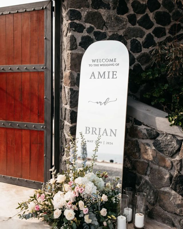 🌟Welcoming🌟 your favorite people in iconic ways! 🩷
. 
Styling ¦ Sign ¦ Flowers @weddingwishsantorini
Photography @megan_magee_photography
Venue @cavo_ventus_luxury_villa
Planning @stellaandmoscha
.
#weddingsignage #weddingdecor #weddingflowers #weddinginsantorini #destinationwedding #weddingphotography #santoriniwedding #weddingplanner #santoriniflowers #greecewedding #santorinibride #bridetobe2025 #welcomesign #seatingchart #weddingsigns #mirrorsign #welcomeweddingsign #weddingstationery